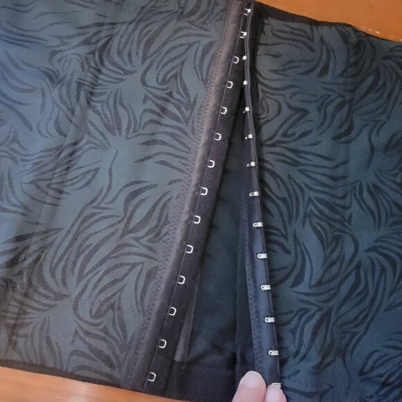 Black Forever Waist Trainer/Shaper/Corset w Black Floral Print - Picture 3 of 8